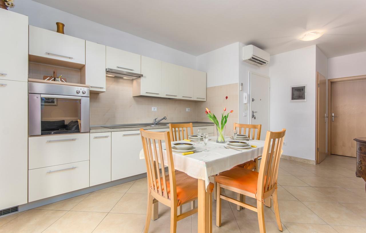 Apartment Riva Porec Luaran gambar