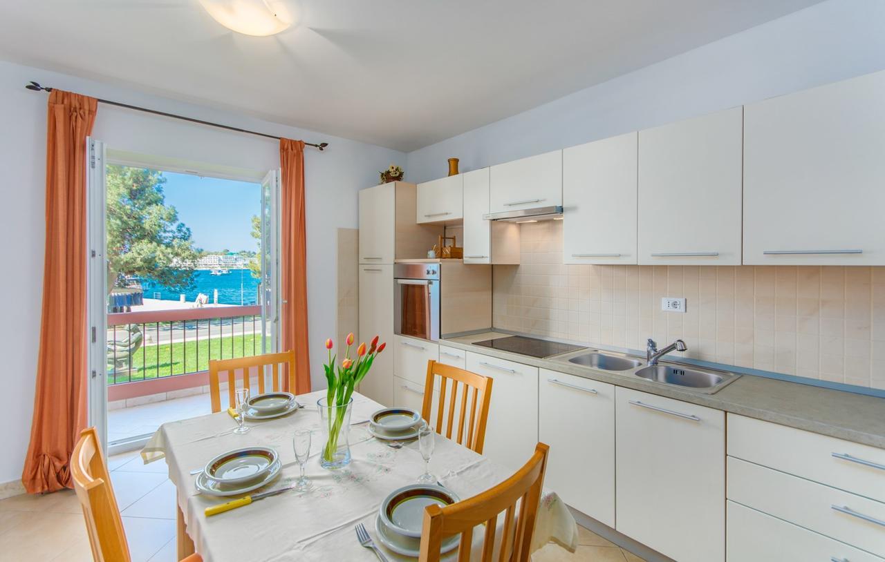 Apartment Riva Porec Luaran gambar